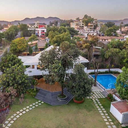 The Grey Medley By Stayvista With Mediterranean Interiors, Swimming Pool, Jacuzzi, Projector & A Lush Lawn With Gazebo Лонавала Екстериор снимка