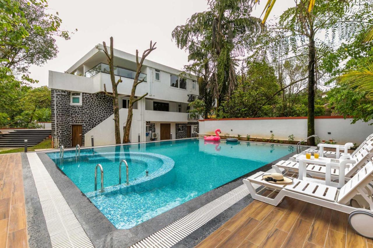 The Grey Medley By Stayvista With Mediterranean Interiors, Swimming Pool, Jacuzzi, Projector & A Lush Lawn With Gazebo Лонавала Екстериор снимка