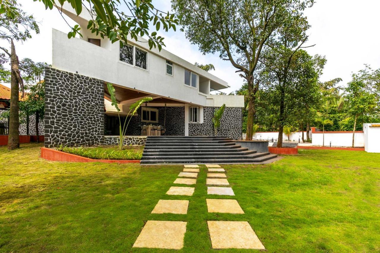The Grey Medley By Stayvista With Mediterranean Interiors, Swimming Pool, Jacuzzi, Projector & A Lush Lawn With Gazebo Лонавала Екстериор снимка