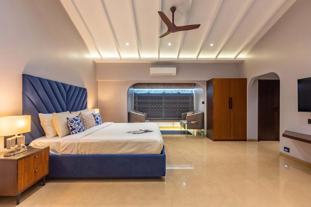 The Grey Medley By Stayvista With Mediterranean Interiors, Swimming Pool, Jacuzzi, Projector & A Lush Lawn With Gazebo Лонавала Екстериор снимка