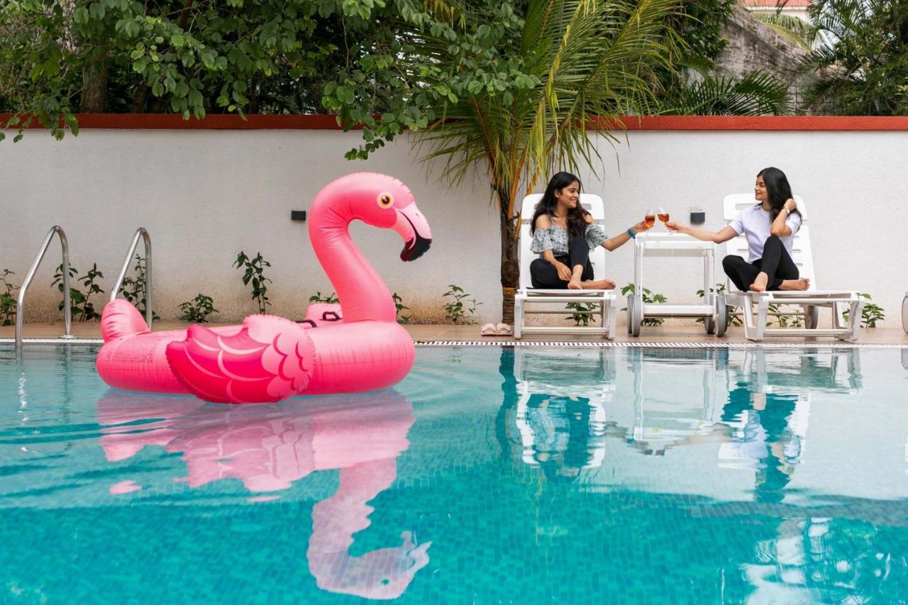 The Grey Medley By Stayvista With Mediterranean Interiors, Swimming Pool, Jacuzzi, Projector & A Lush Lawn With Gazebo Лонавала Екстериор снимка