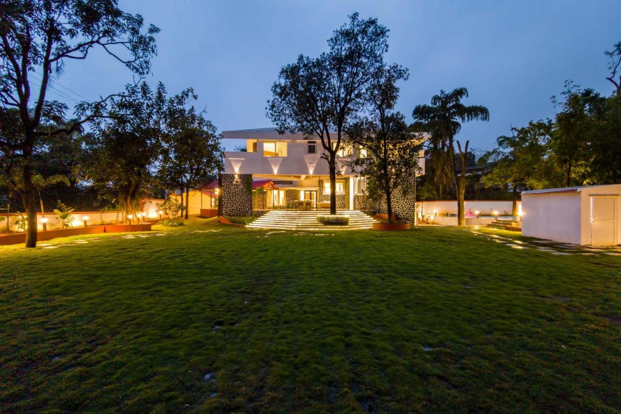 The Grey Medley By Stayvista With Mediterranean Interiors, Swimming Pool, Jacuzzi, Projector & A Lush Lawn With Gazebo Лонавала Екстериор снимка