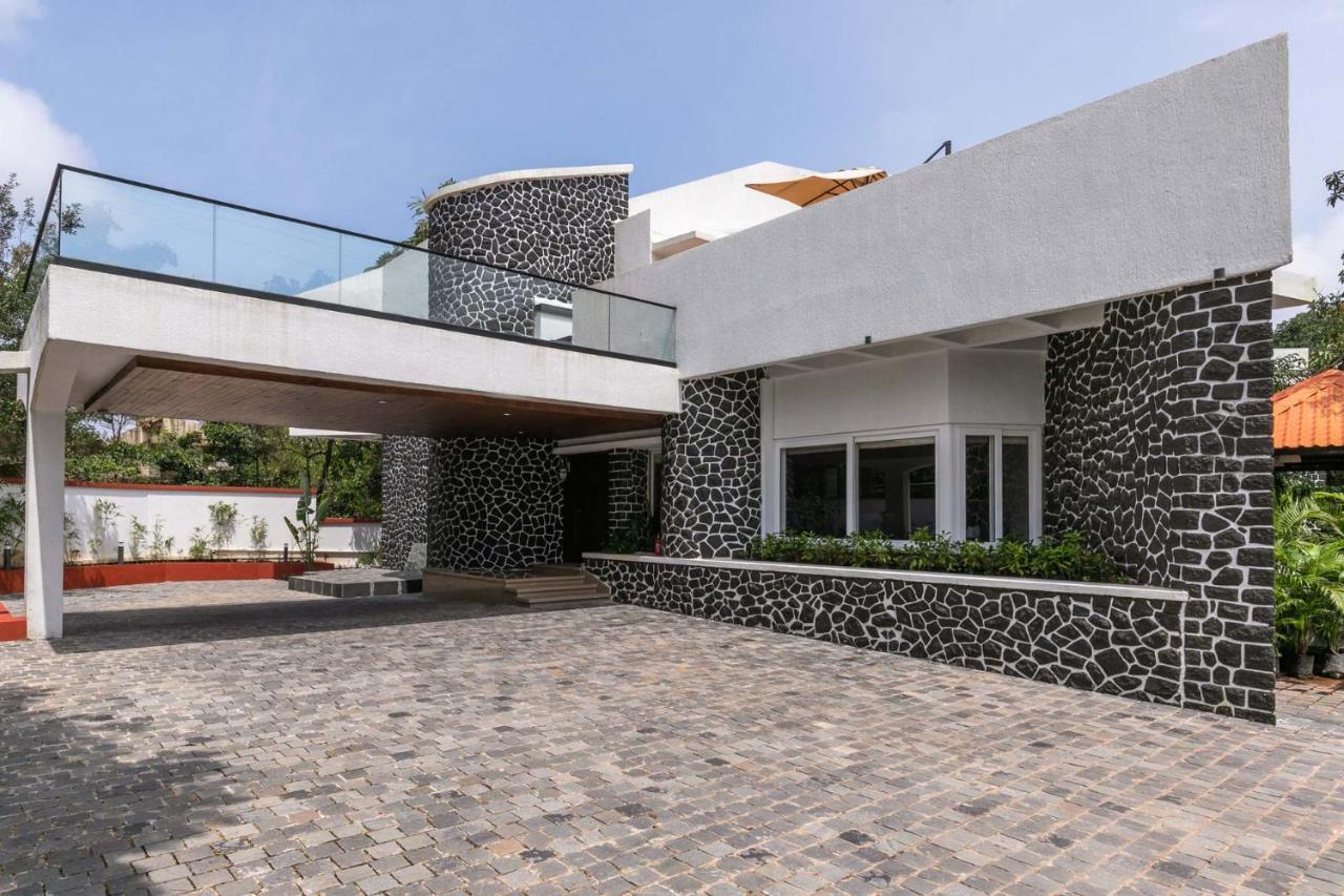 The Grey Medley By Stayvista With Mediterranean Interiors, Swimming Pool, Jacuzzi, Projector & A Lush Lawn With Gazebo Лонавала Екстериор снимка