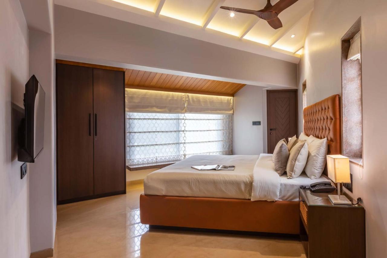 The Grey Medley By Stayvista With Mediterranean Interiors, Swimming Pool, Jacuzzi, Projector & A Lush Lawn With Gazebo Лонавала Екстериор снимка