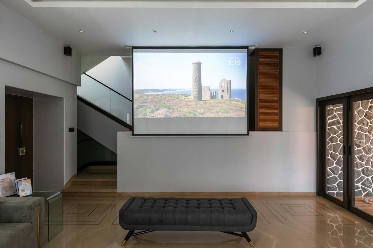 The Grey Medley By Stayvista With Mediterranean Interiors, Swimming Pool, Jacuzzi, Projector & A Lush Lawn With Gazebo Лонавала Екстериор снимка