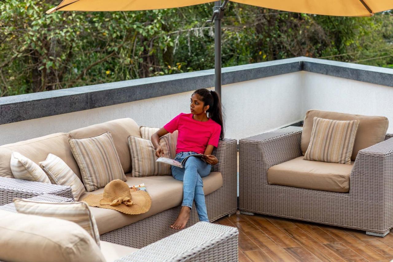 The Grey Medley By Stayvista With Mediterranean Interiors, Swimming Pool, Jacuzzi, Projector & A Lush Lawn With Gazebo Лонавала Екстериор снимка