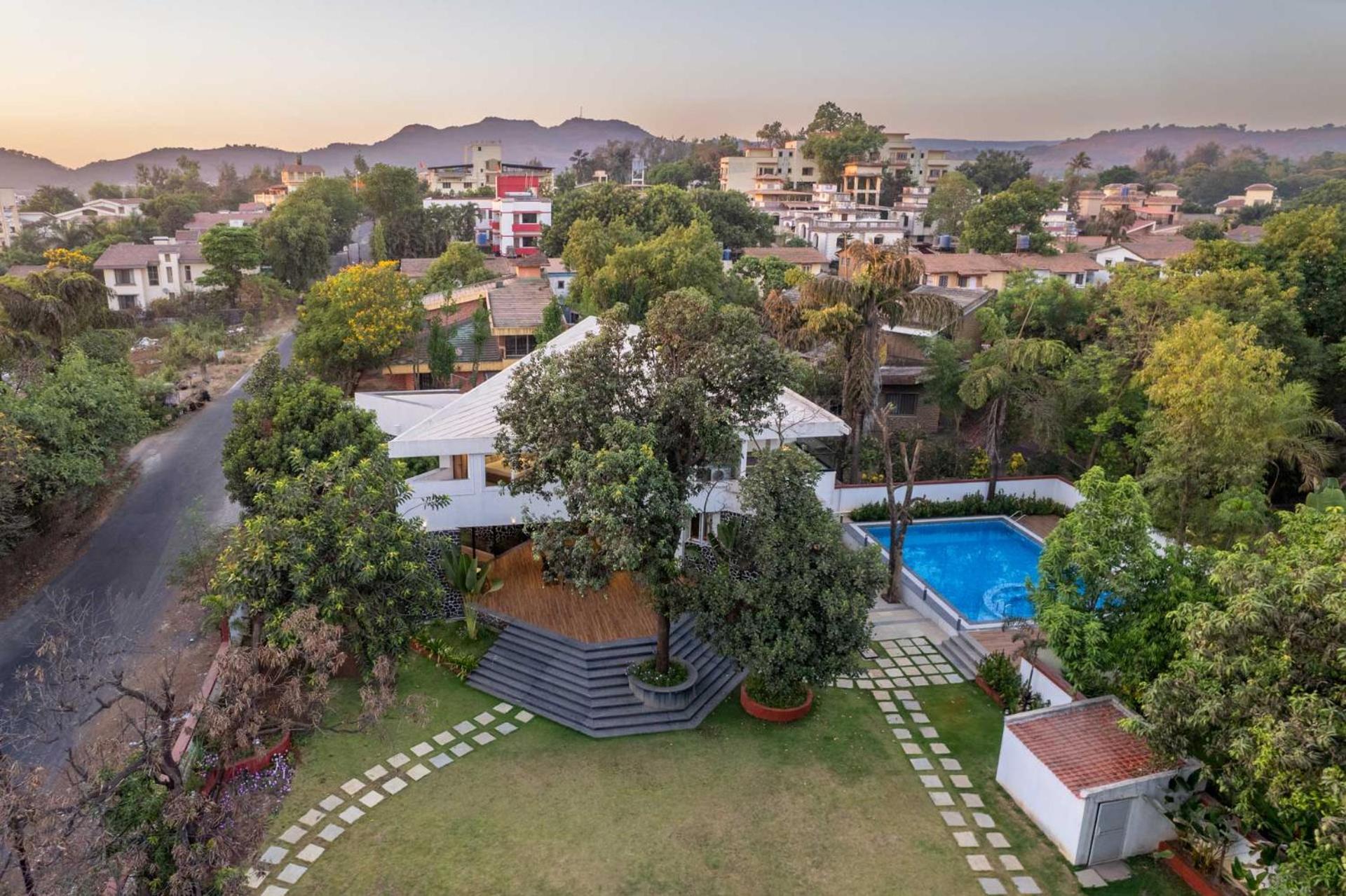 The Grey Medley By Stayvista With Mediterranean Interiors, Swimming Pool, Jacuzzi, Projector & A Lush Lawn With Gazebo Лонавала Екстериор снимка